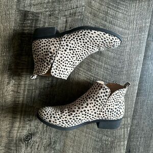 Spotted booties size 6.5